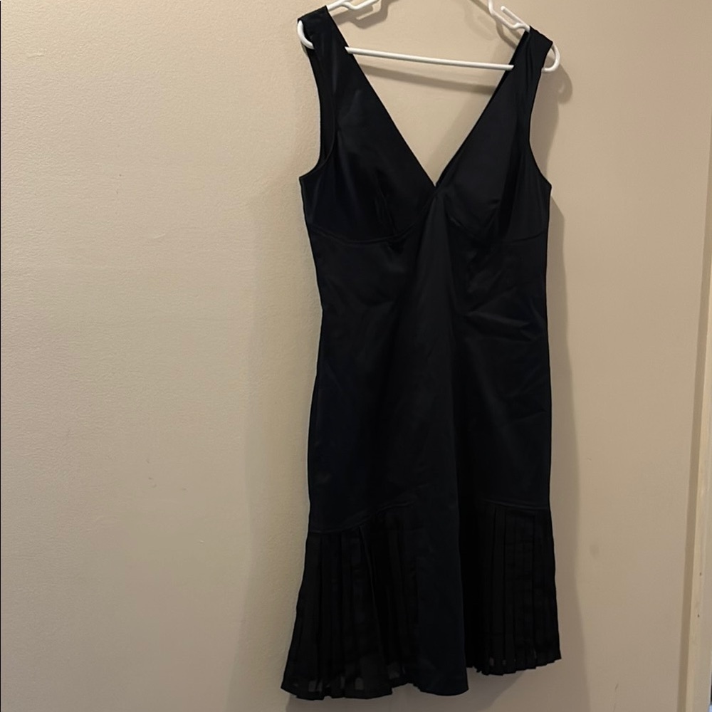 Elie Tahari NWT -Elegant Black Sleeveless Dress- size 12 - alpha dress